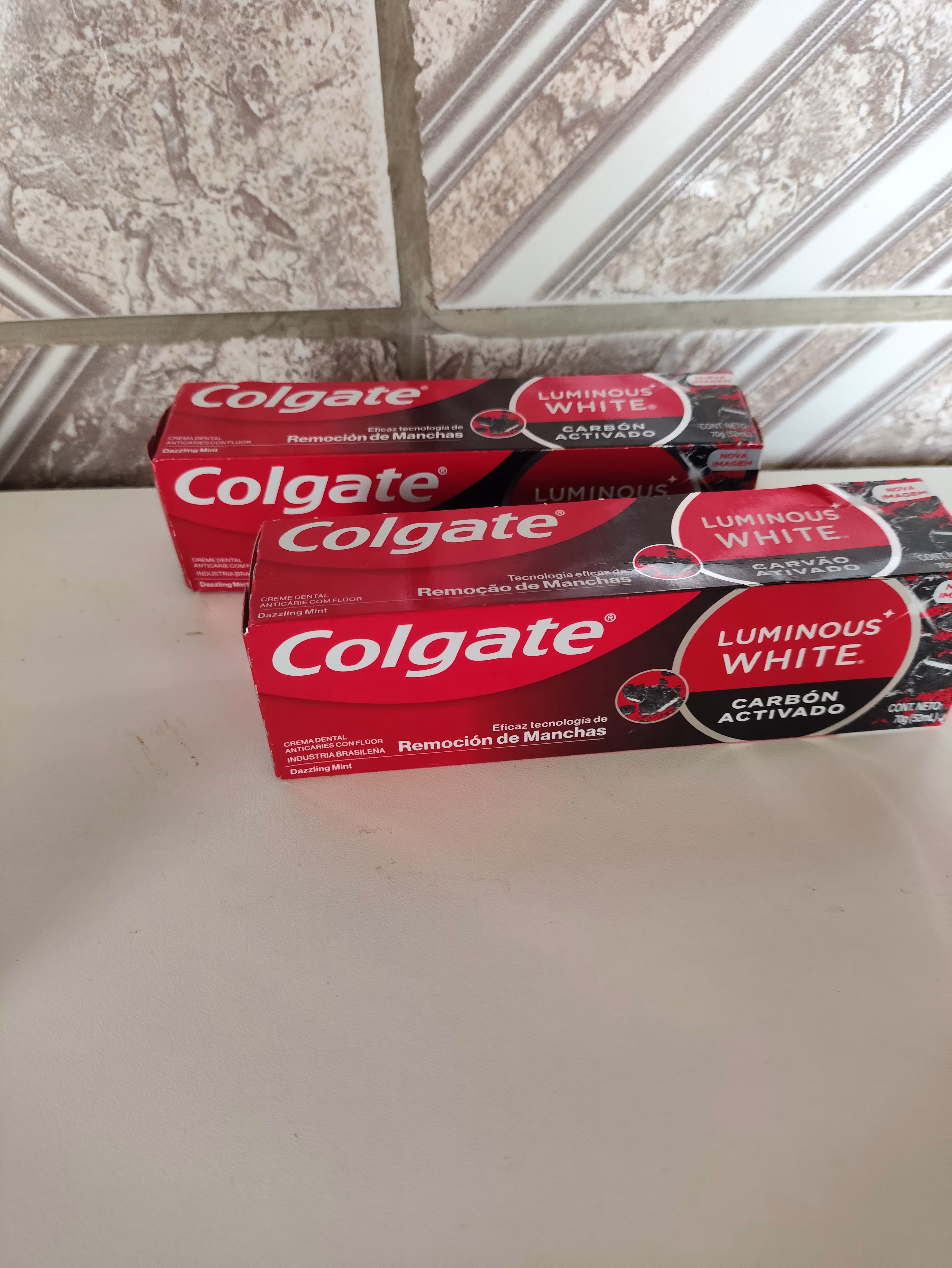 Creme dental colgate luminous White, duas unidades por 7 reais cada