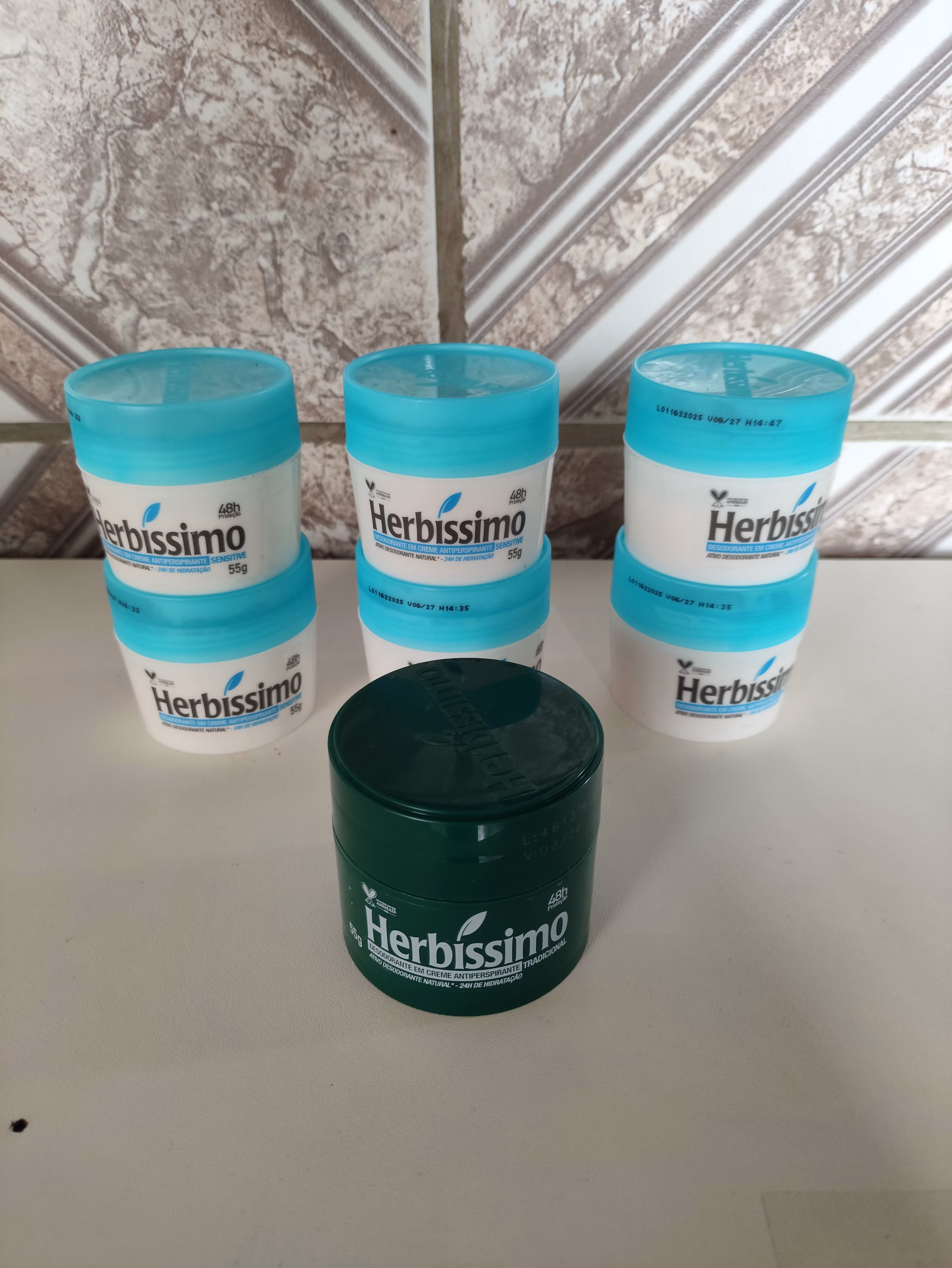 Desodorante em creme Herbíssimo 7 unidades novas pelo valor de 5,50cada