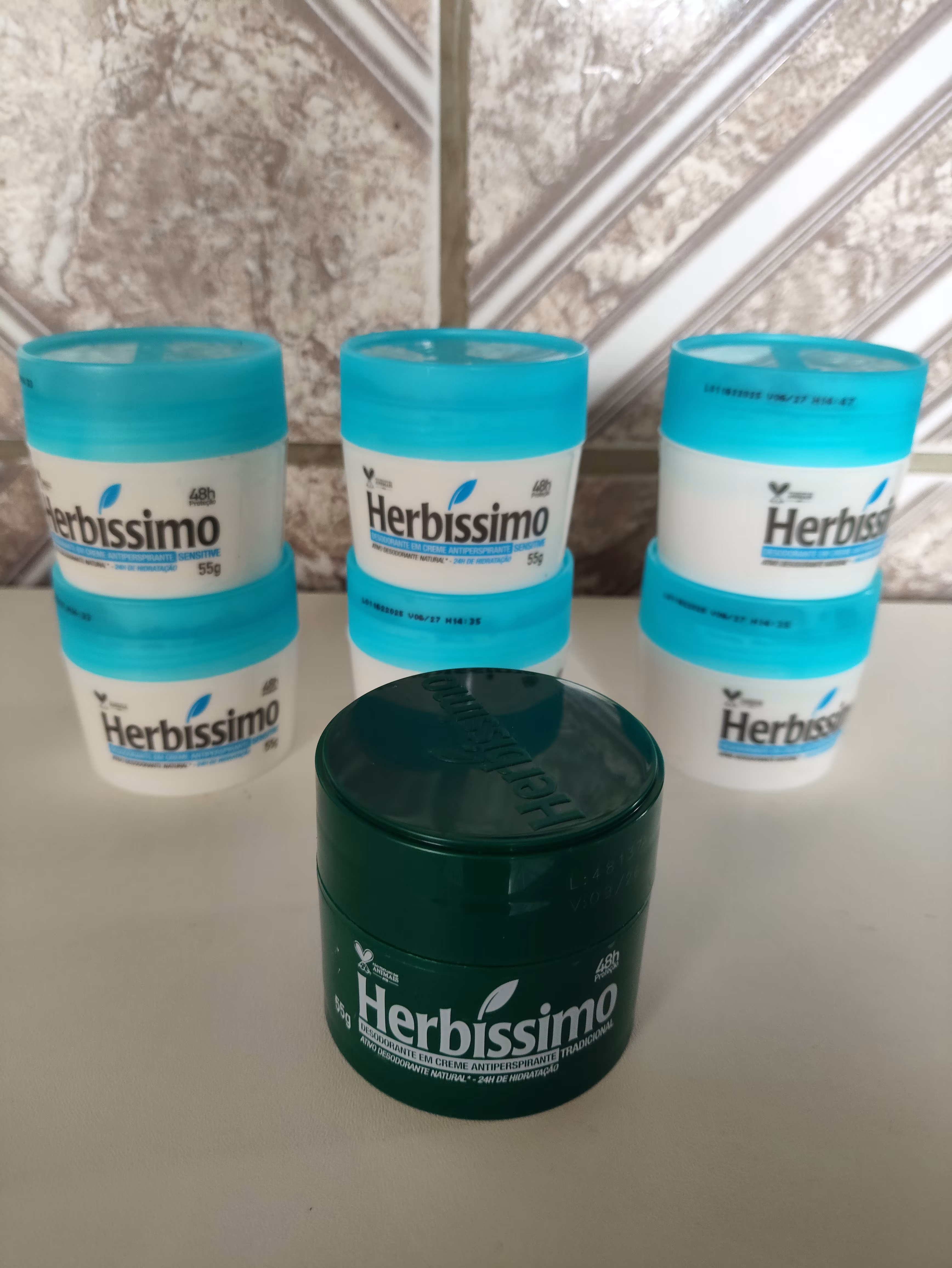 Desodorante em creme Herbíssimo 7 unidades novas pelo valor de 5,50cada
