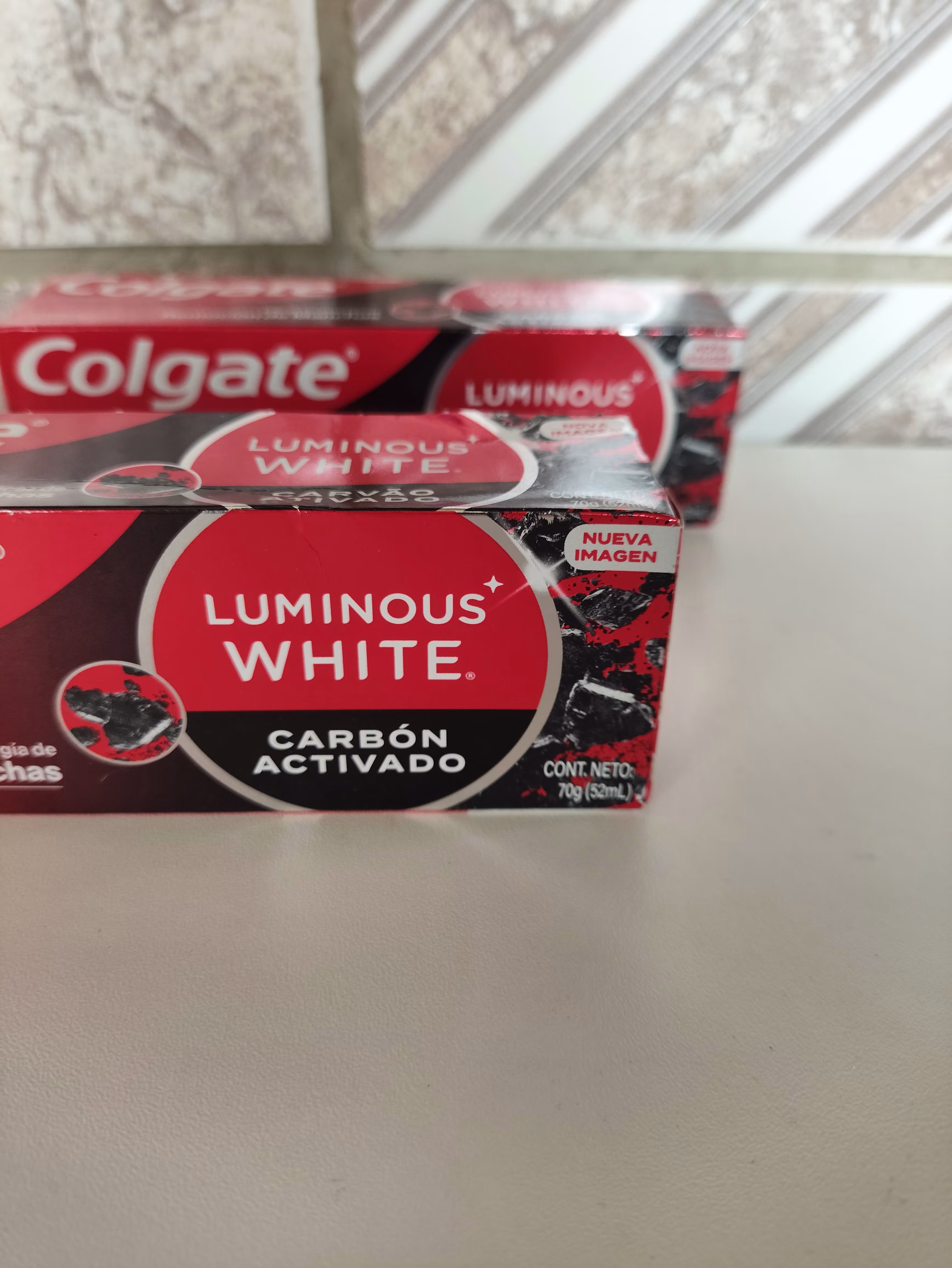 Creme dental colgate luminous White, duas unidades por 7 reais cada