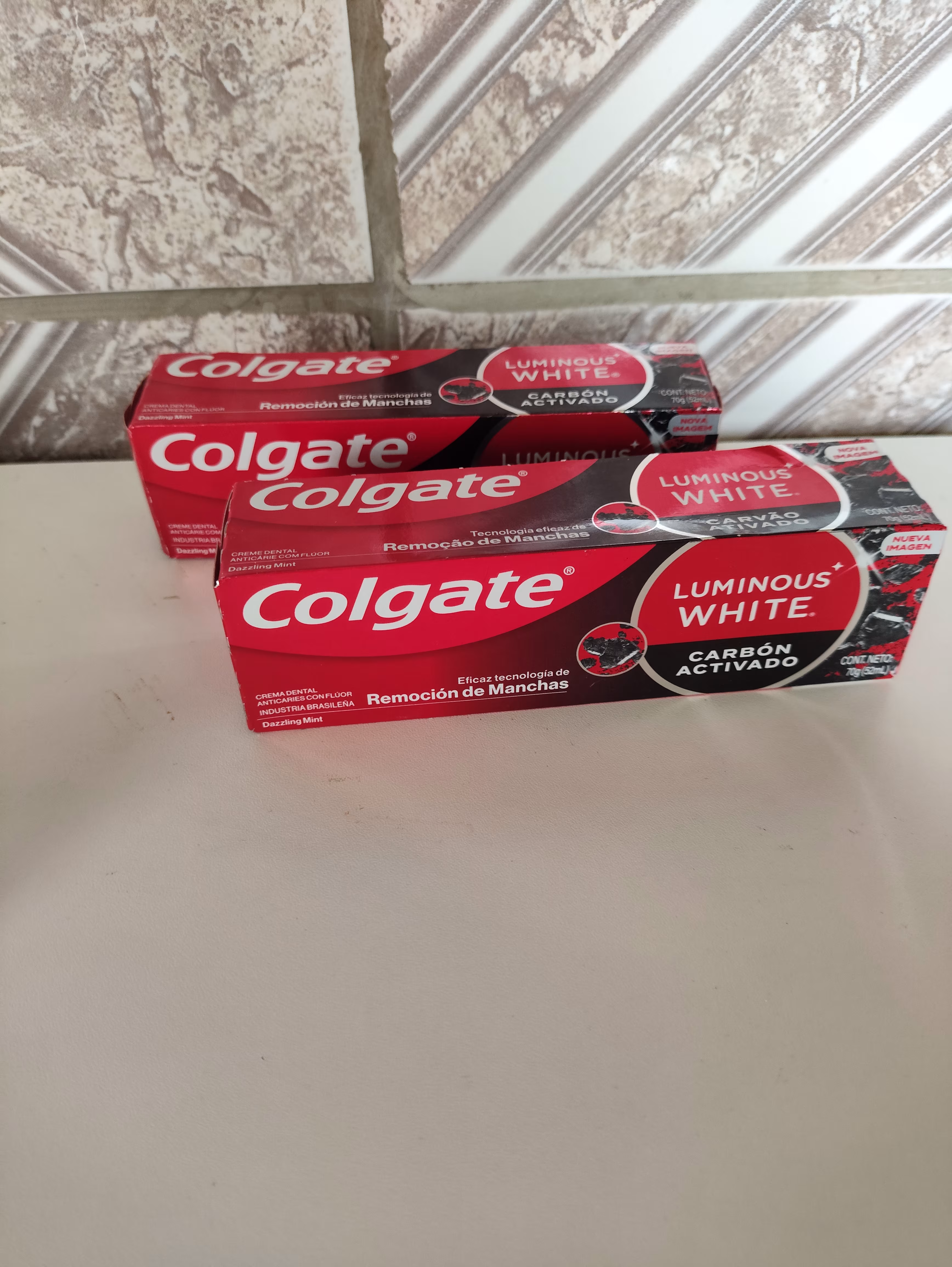 Creme dental colgate luminous White, duas unidades por 7 reais cada